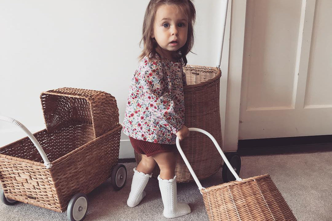 WHITE CHAIN KNEE HIGH SOCKS: 0-1Y, 1-2Y only left