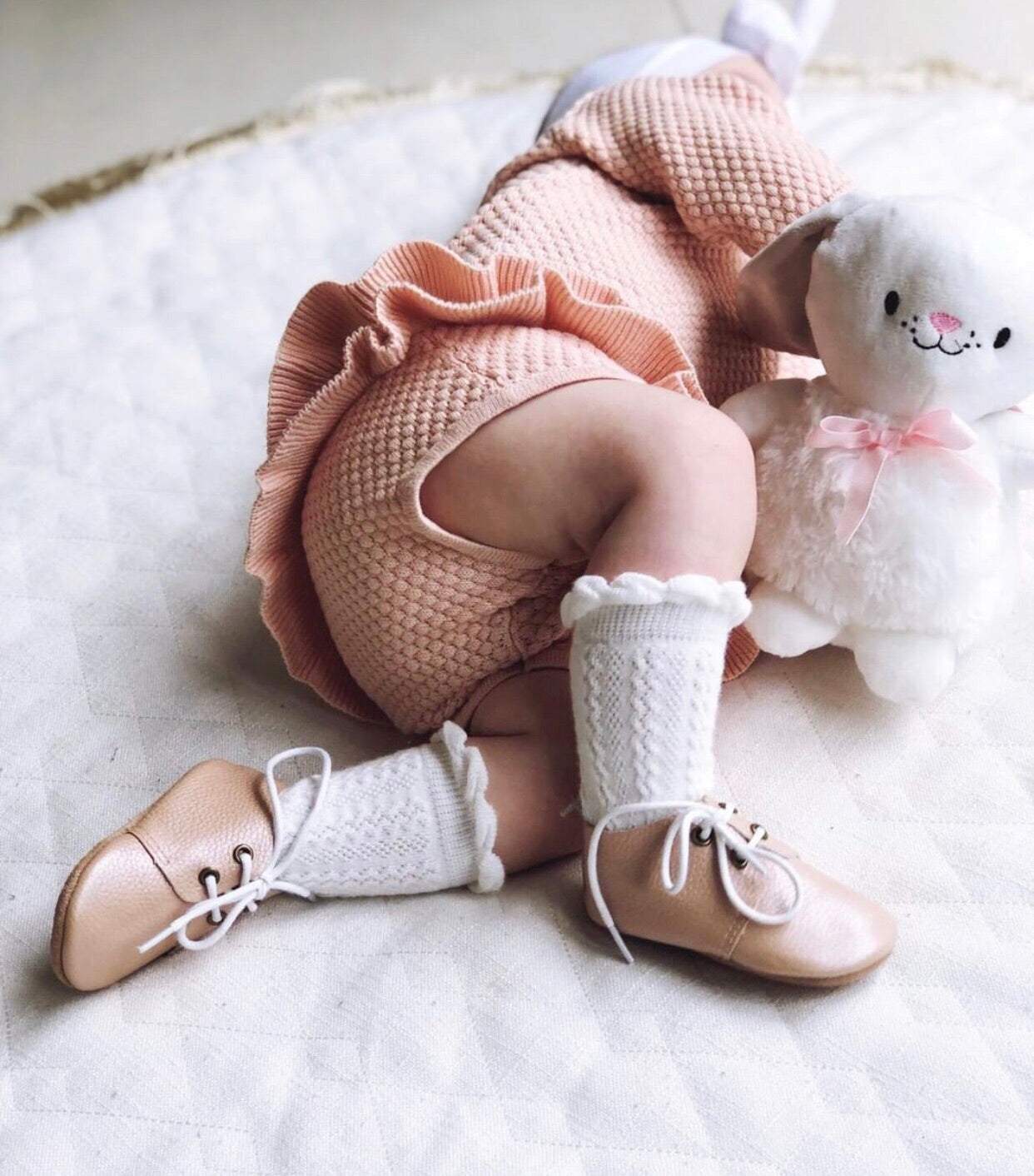 WHITE CHAIN KNEE HIGH SOCKS: 0-1Y, 1-2Y only left