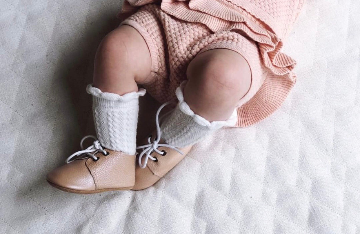 WHITE CHAIN KNEE HIGH SOCKS: 0-1Y, 1-2Y only left